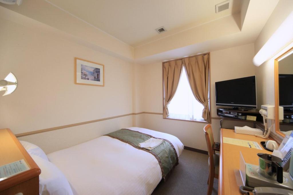 Отель Crown Hills Tsuchiuraekihigashi Экстерьер фото